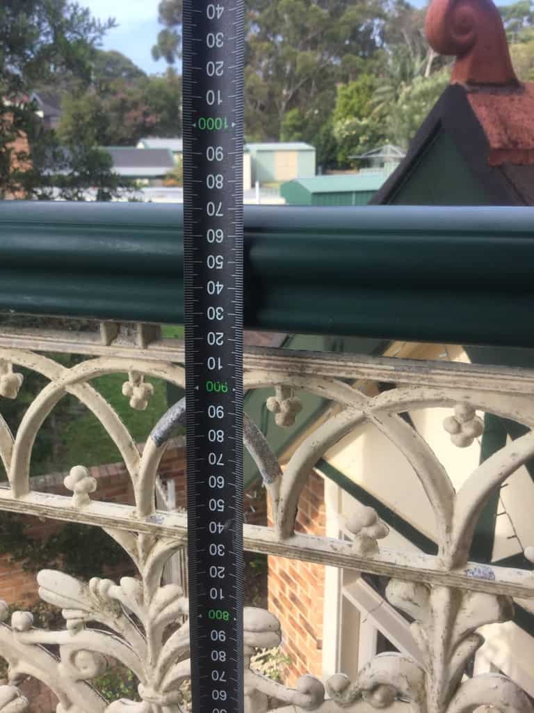 Balustrade height measurement with tape